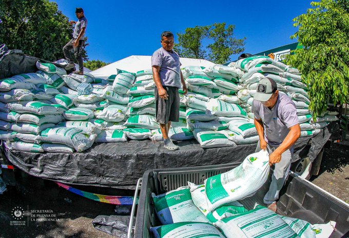 realizan-entrega-de-paquetes-agricolas-a-productores-de-arroz-en-zapotitan